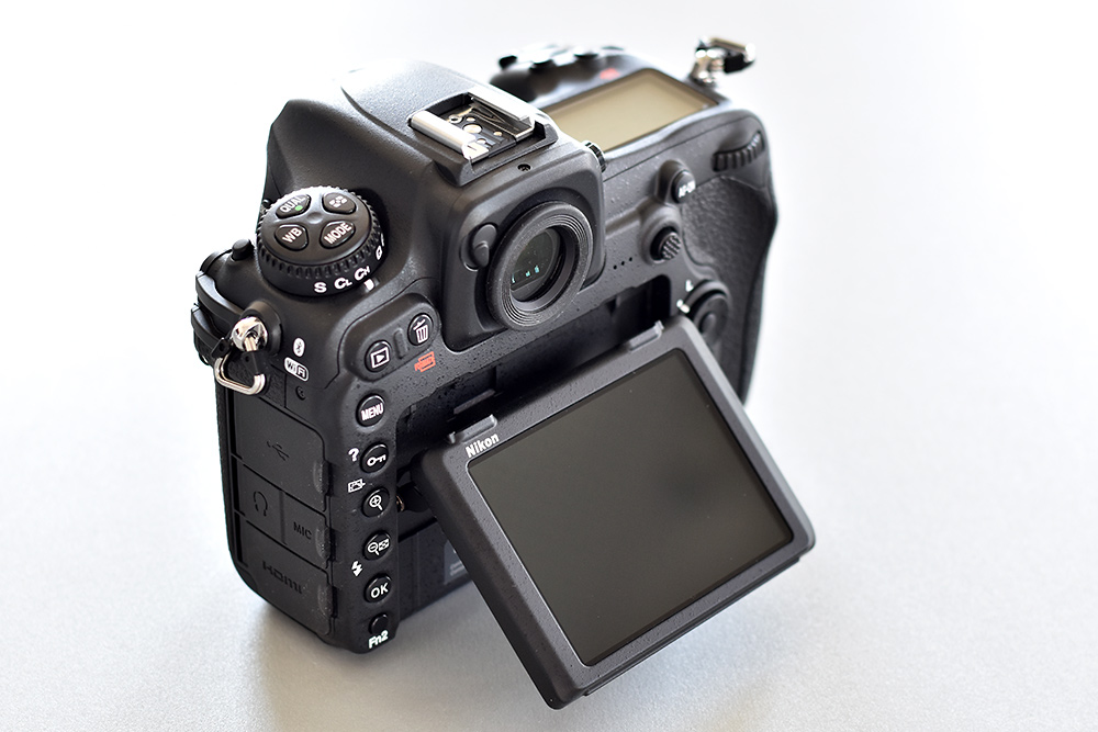 Nikon D500 mit klappbarem Touchscreen